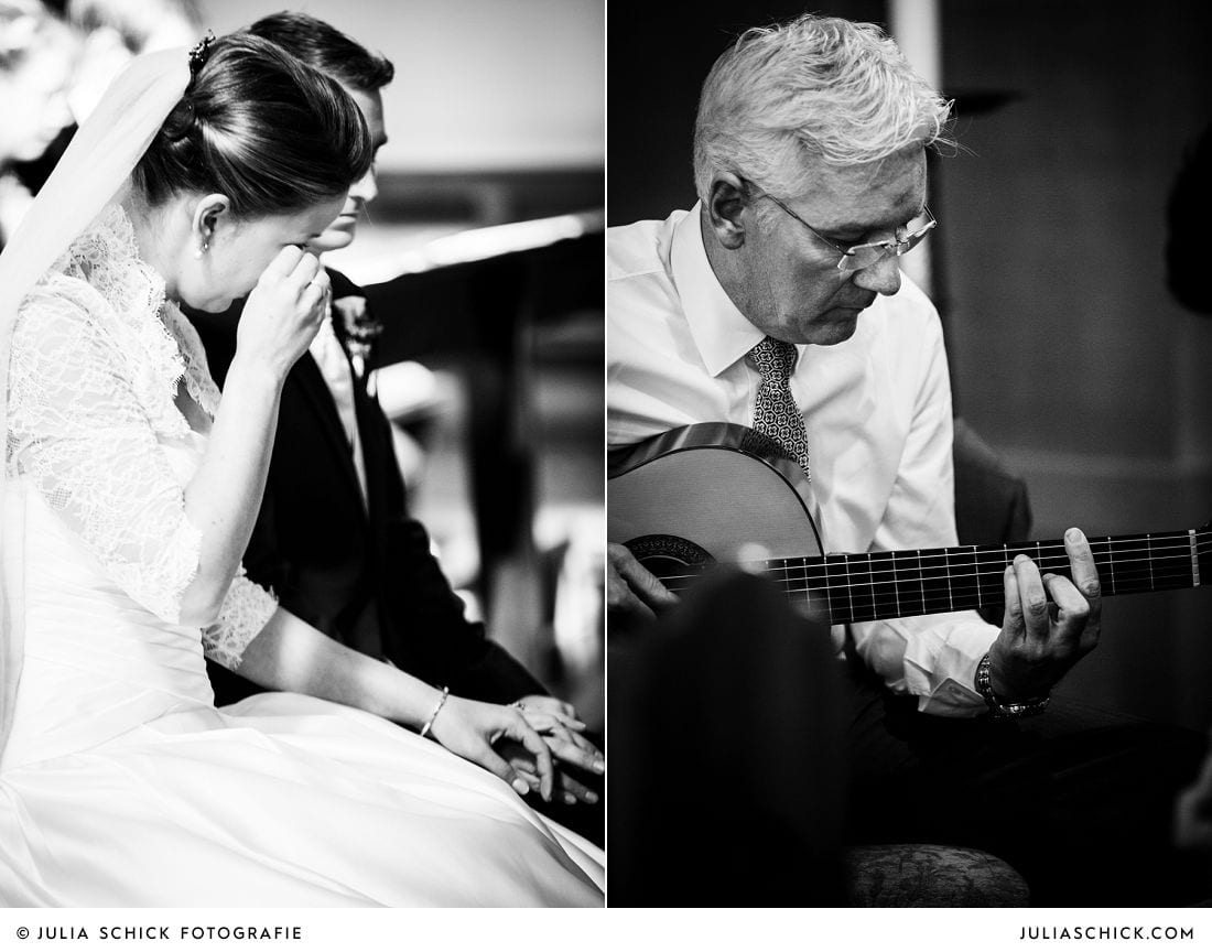Weinende Braut bei Trauung und Gitarrist während der Trauung in der Herz-Jesu-Kirche Heeren