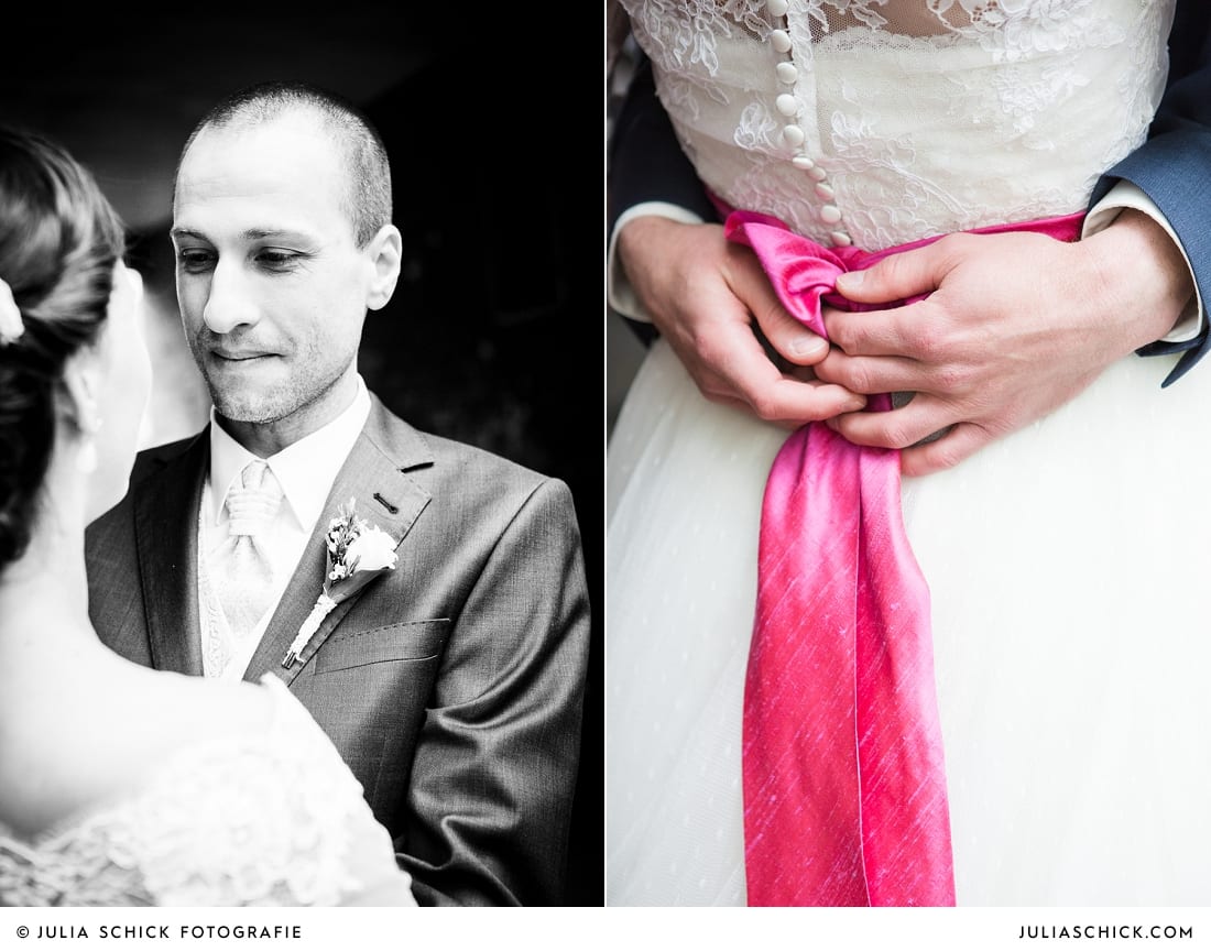Verliebter Blick des Bräutigams auf seine Braut, Brautkleid mit pinkem Gürtel