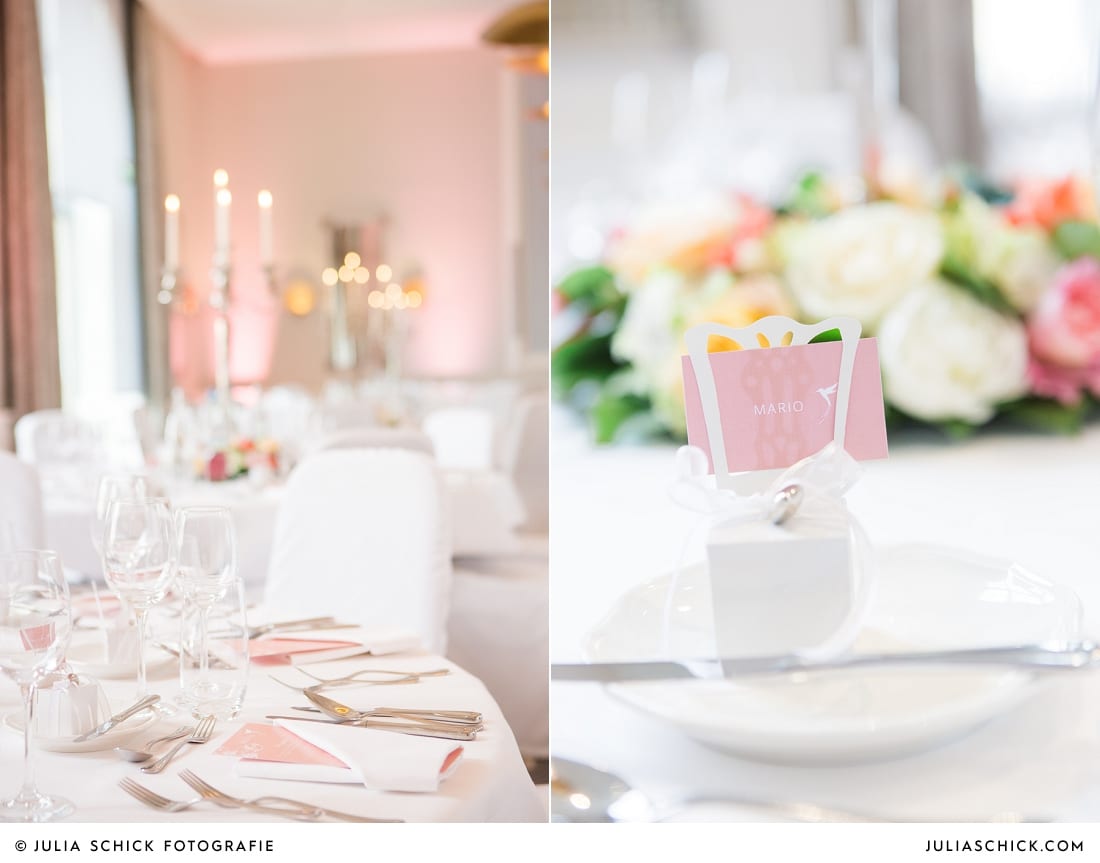 Tischdekoration und Menükarten bei Hochzeitsfeier in der Remise auf SportSchloss Velen