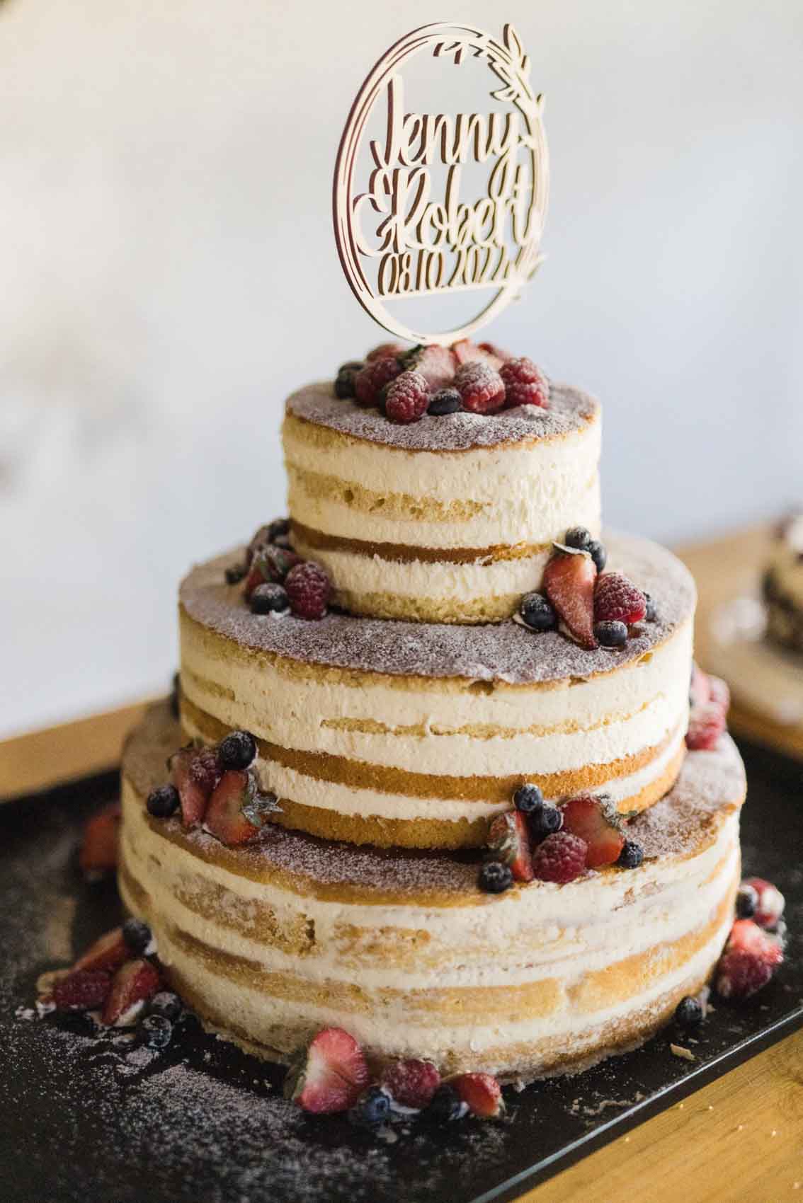 Naked Cake mit Cake Topper aus Holz 